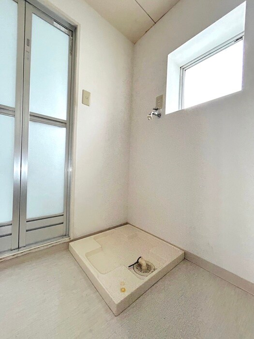 物件内観写真12　(洗濯機置場)