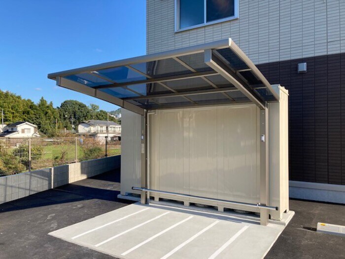 物件外観写真4　(駐輪場)