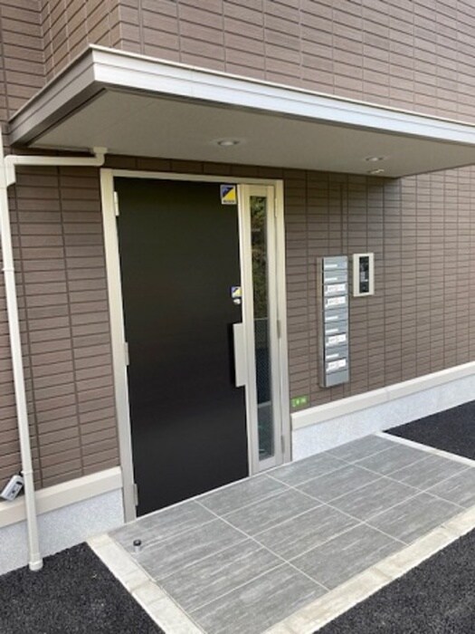 物件外観写真5　(エントランス部分)
