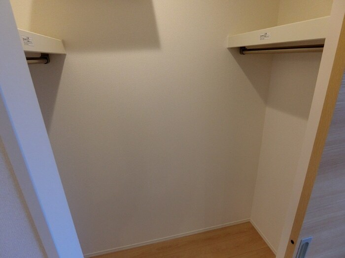 物件内観写真12　(収納)