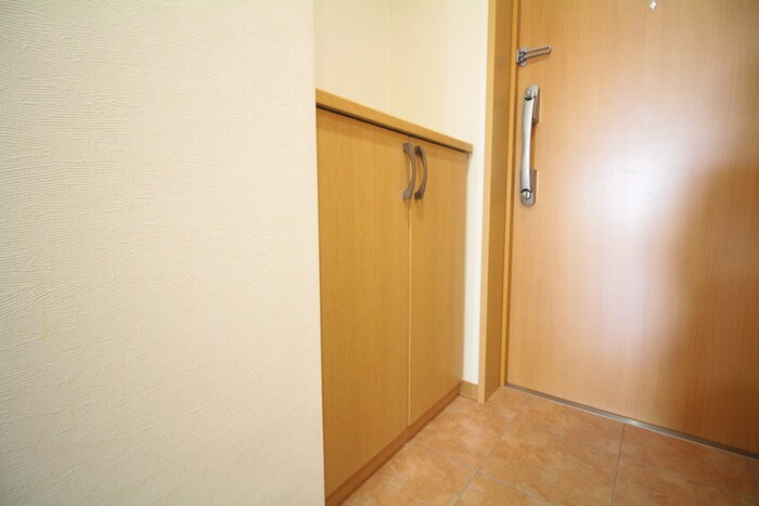 物件内観写真12　(玄関)