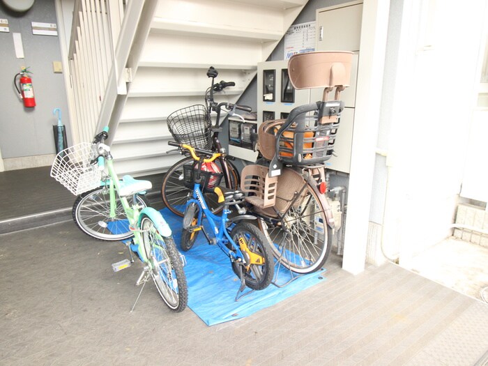 物件外観写真3　(駐輪場)