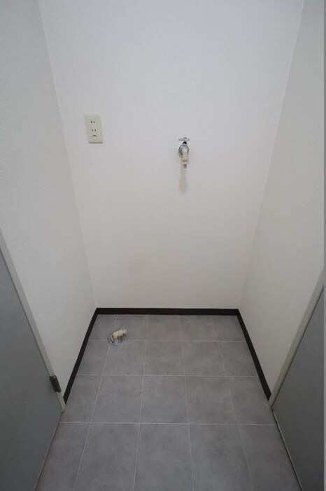 物件内観写真12　(洗濯機置場)