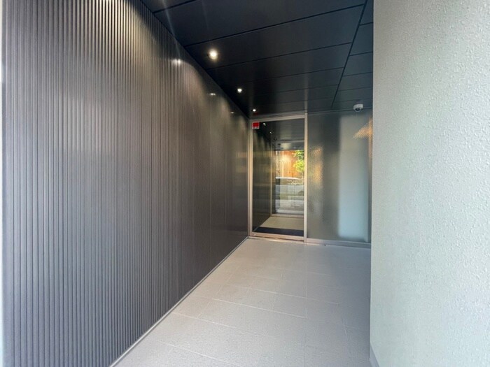 物件外観写真2　(エントランス部分)