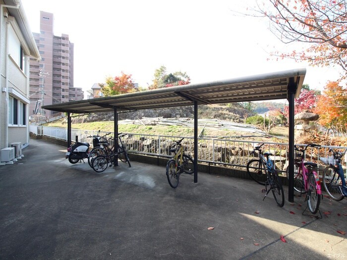 物件外観写真5　(駐輪場)