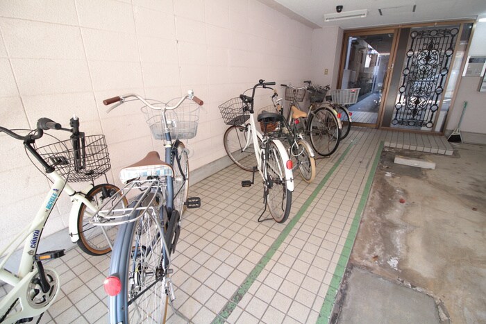 物件外観写真5　(駐輪場)