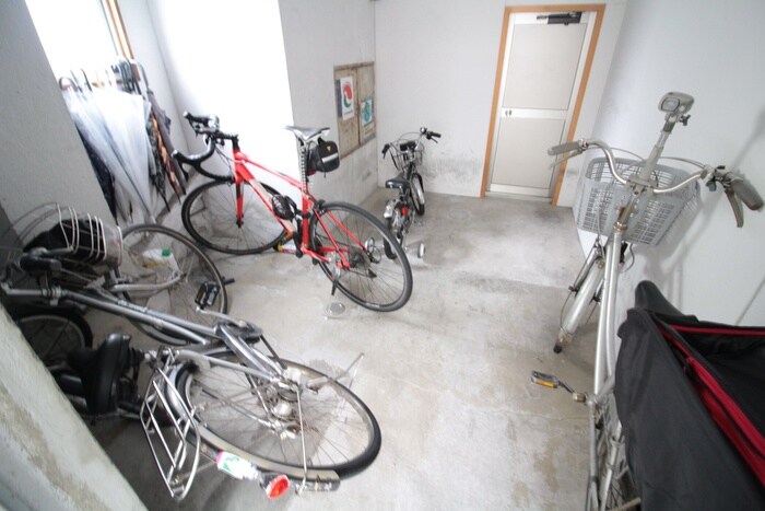 物件外観写真4　(駐輪場)