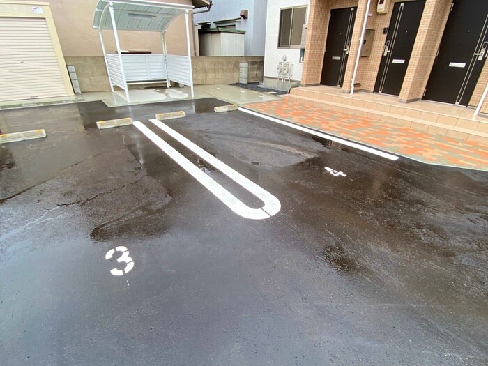 物件外観写真4　(駐車場)