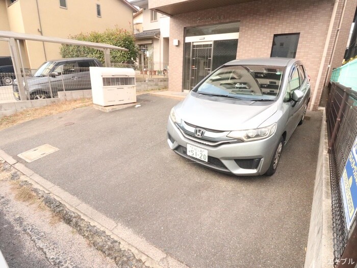 物件外観写真2　(駐車場)