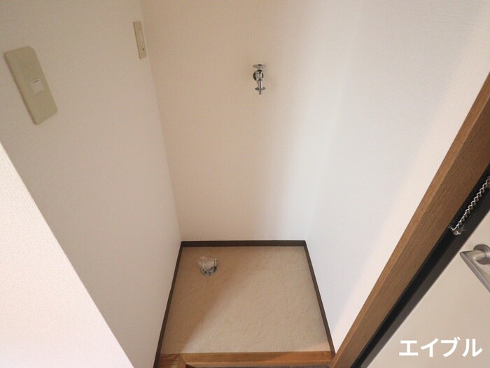 物件内観写真12　(洗濯機置場)