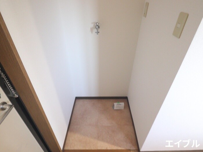 物件内観写真12　(洗濯機置場)