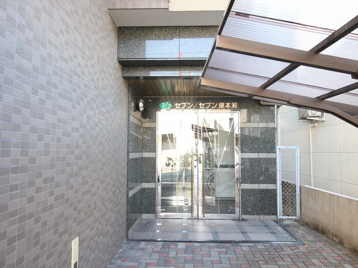 物件外観写真2　(エントランス部分)