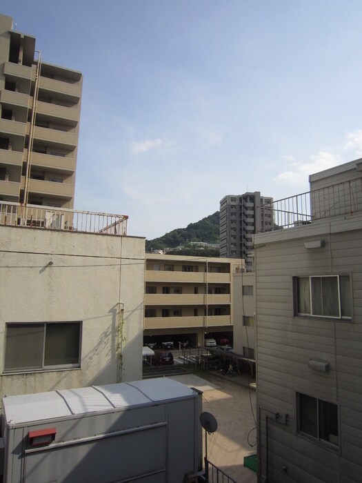 物件内観写真8　(室内からの展望)