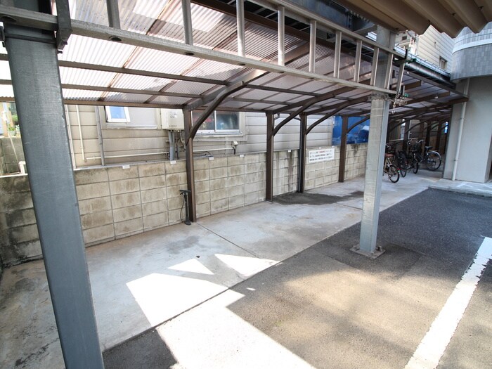 物件外観写真3　(駐輪場)