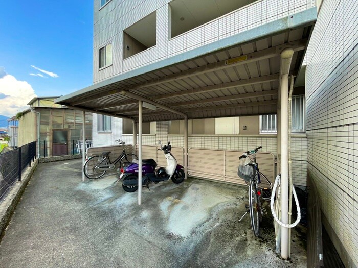 物件外観写真6　(駐輪場)
