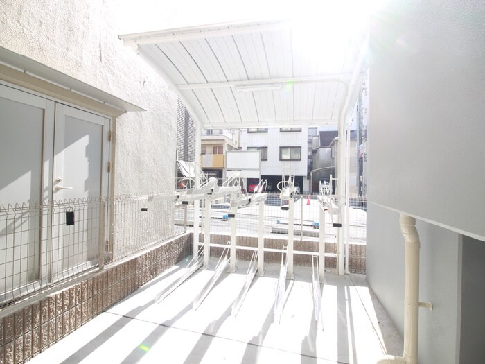 物件外観写真3　(駐輪場)