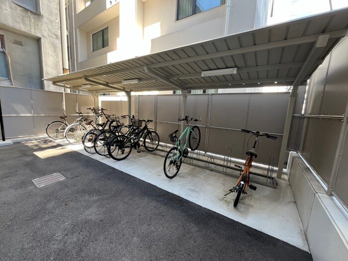 物件外観写真4　(駐輪場)