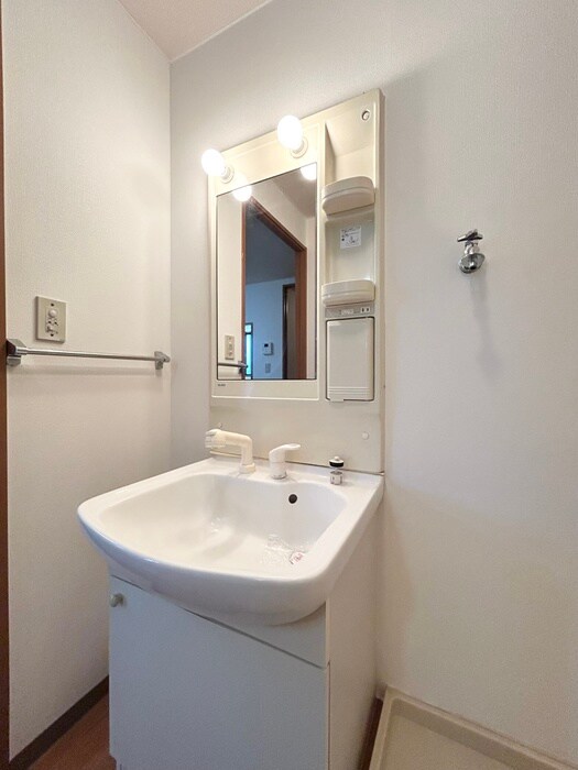 物件内観写真8　(洗面)