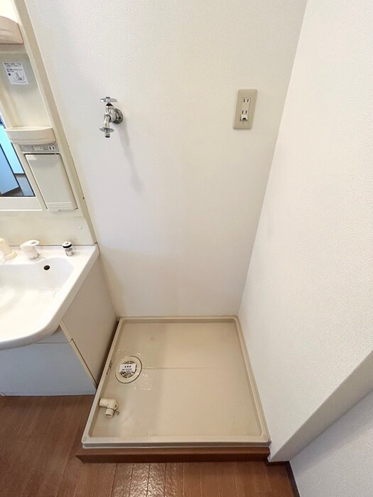 物件内観写真11　(洗濯機置場)