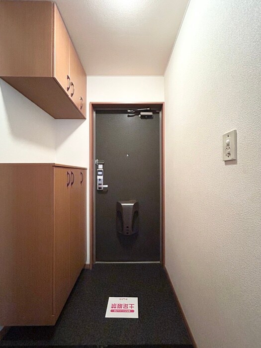 物件内観写真18　(玄関)