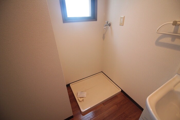 物件内観写真15　(洗濯機置場)