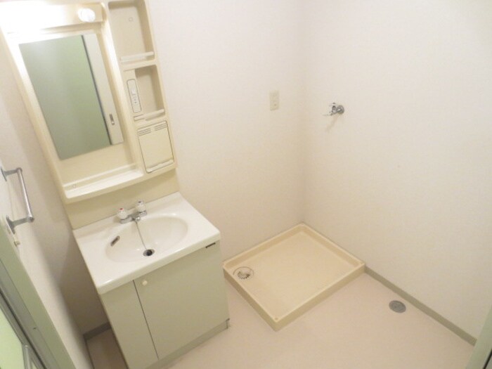 物件内観写真14　(洗濯機置場)