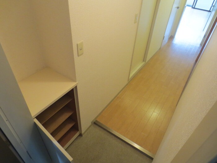 物件内観写真16　(玄関)