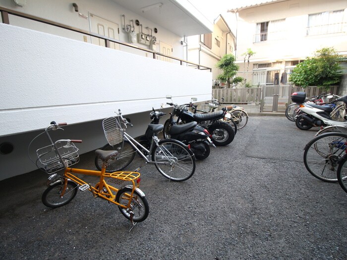 物件外観写真4　(駐車場)