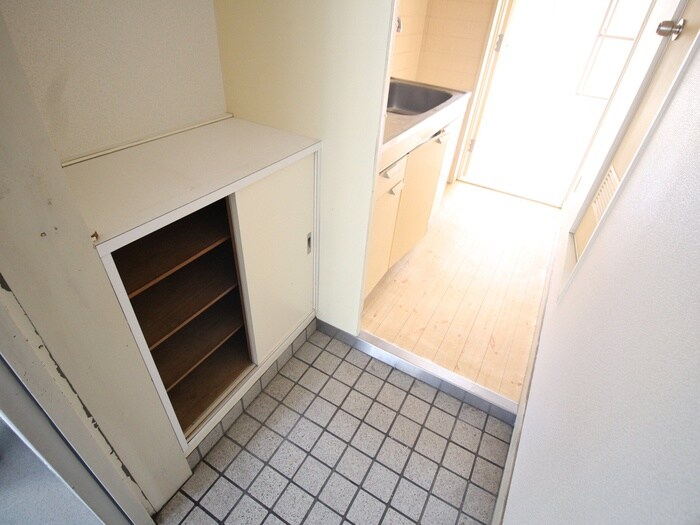 物件内観写真13　(玄関)