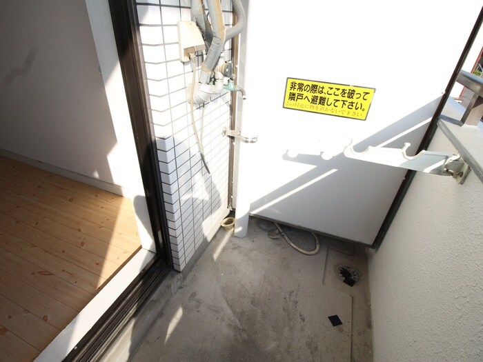 物件内観写真16　(洗濯機置場)