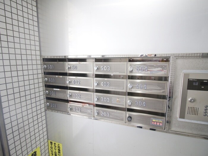 物件外観写真4　(エントランス部分)