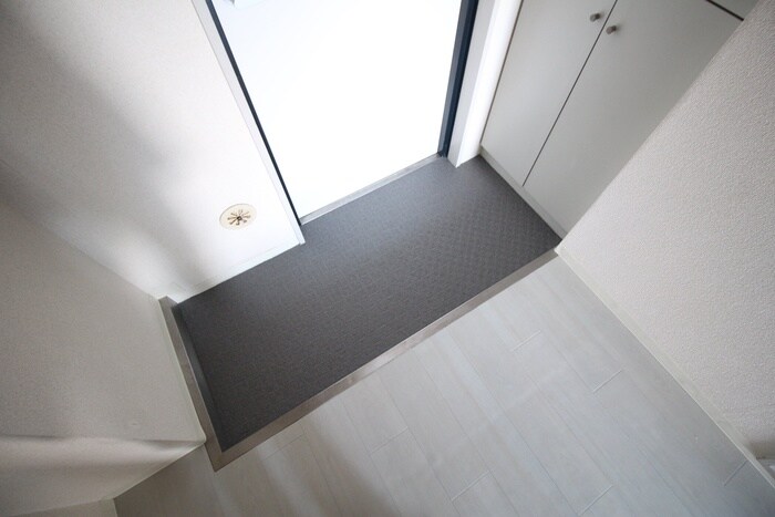 物件内観写真13　(玄関)