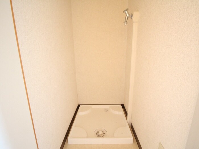 物件内観写真16　(洗濯機置場)