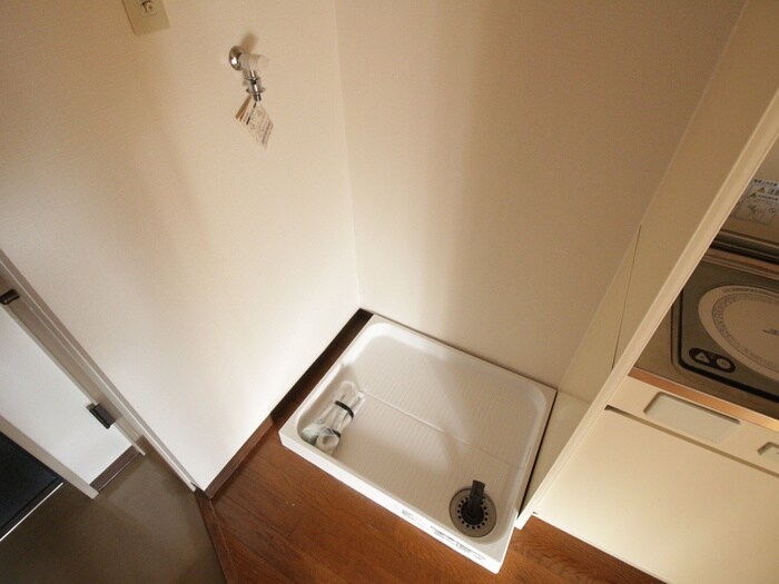 物件内観写真11　(洗濯機置場)