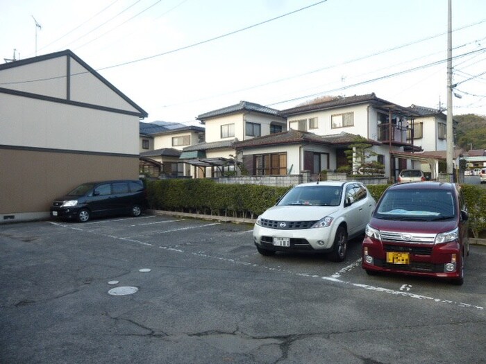 物件外観写真2　(駐車場)