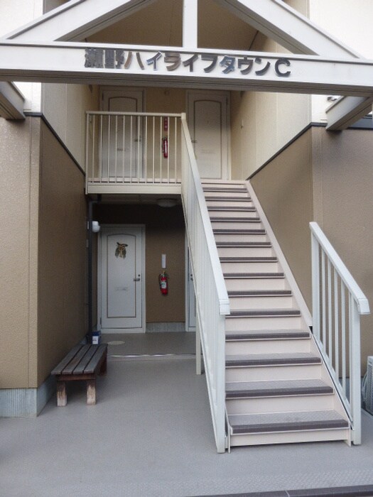 物件外観写真3　(エントランス部分)