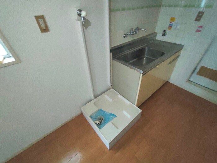 物件内観写真14　(洗濯機置場)