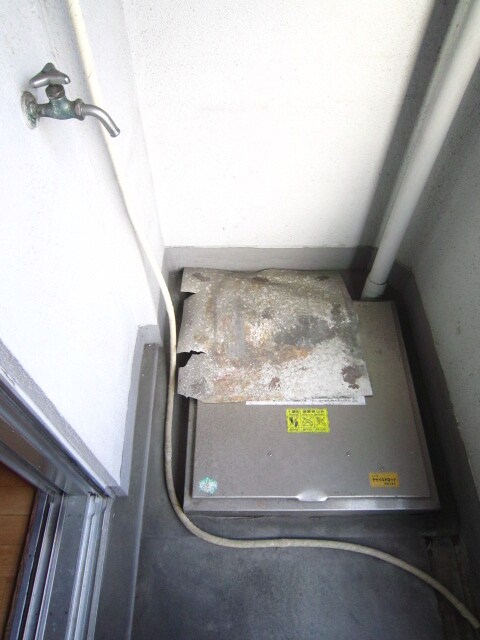 物件内観写真8　(洗濯機置場)