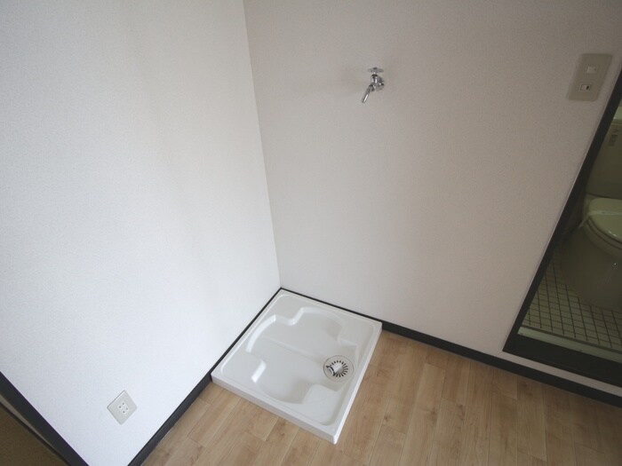 物件内観写真12　(洗濯機置場)