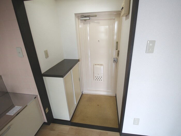 物件内観写真14　(玄関)