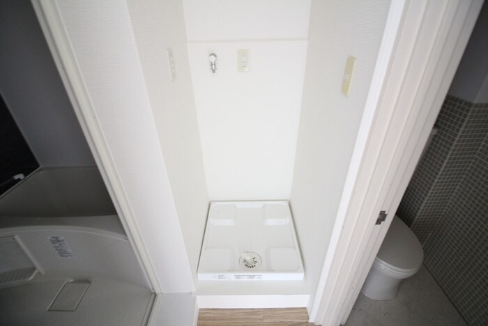 物件内観写真12　(洗濯機置場)