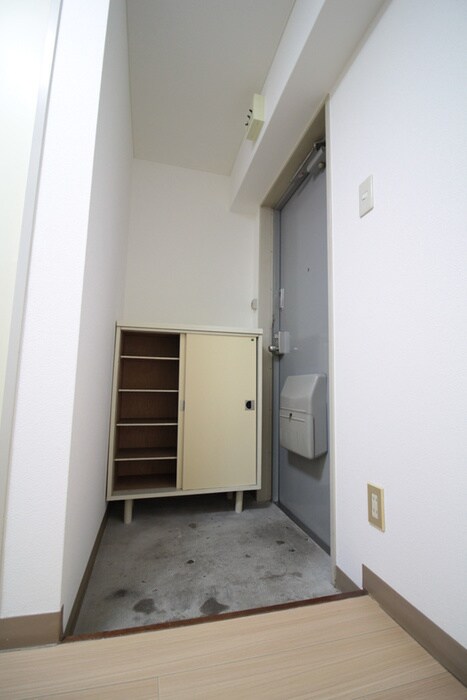 物件内観写真12　(玄関)