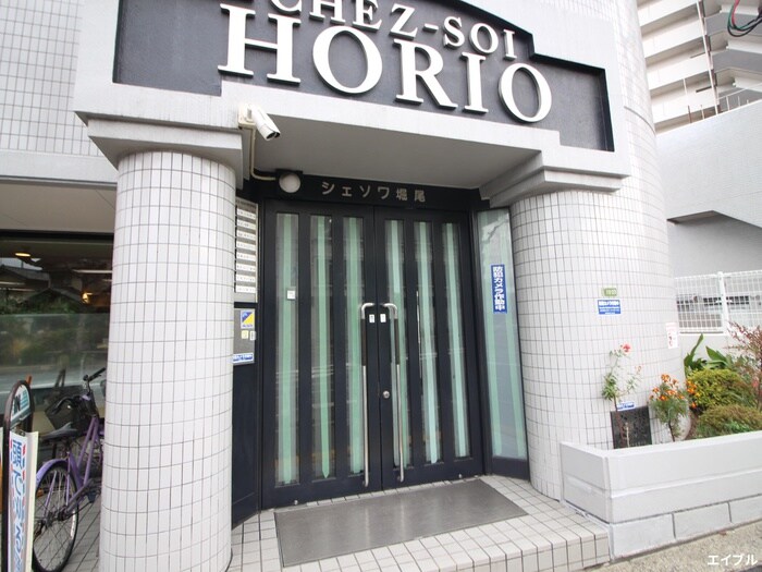 物件外観写真3　(エントランス部分)