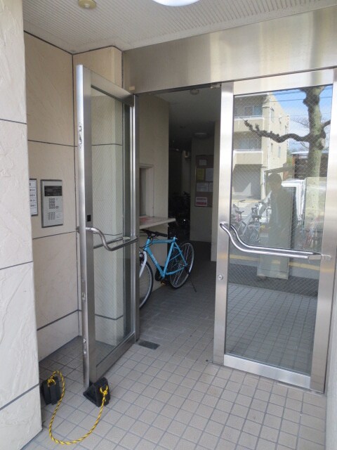 物件外観写真2　(エントランス部分)