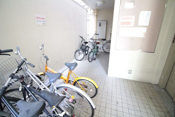 物件外観写真4　(駐輪場)