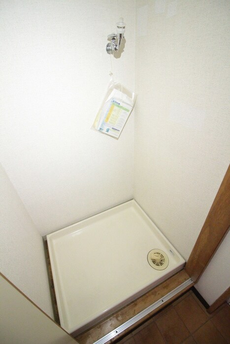 物件内観写真13　(洗濯機置場)