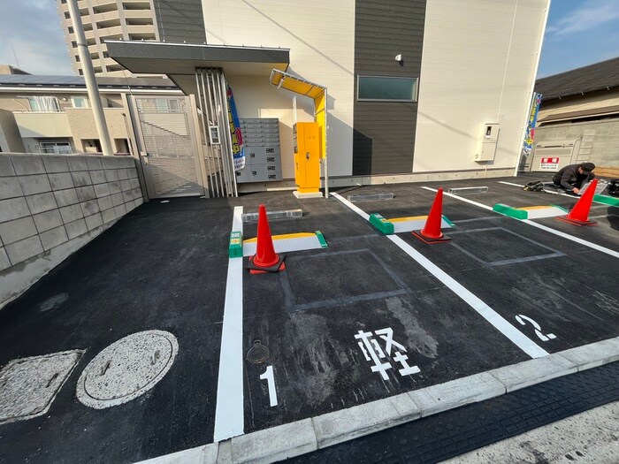 物件外観写真4　(駐車場)