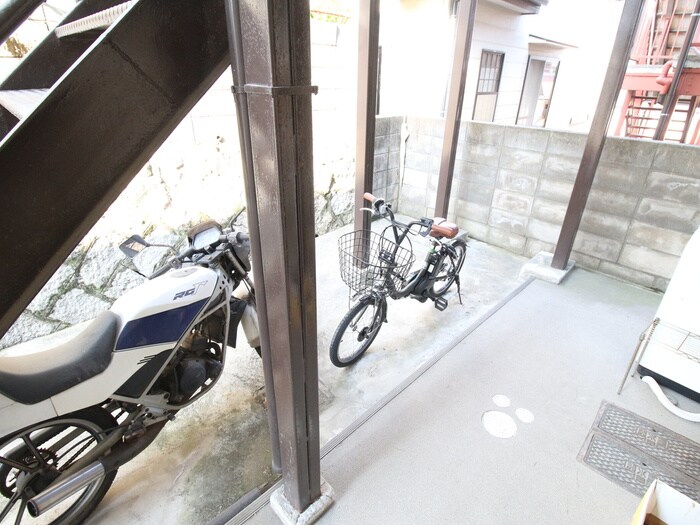物件外観写真3　(駐輪場)