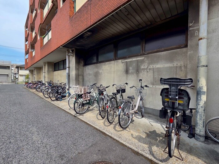 物件外観写真5　(駐輪場)