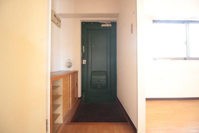 物件内観写真13　(玄関)